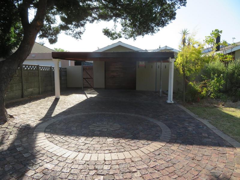 To Let 5 Bedroom Property for Rent in Mikro Park Western Cape